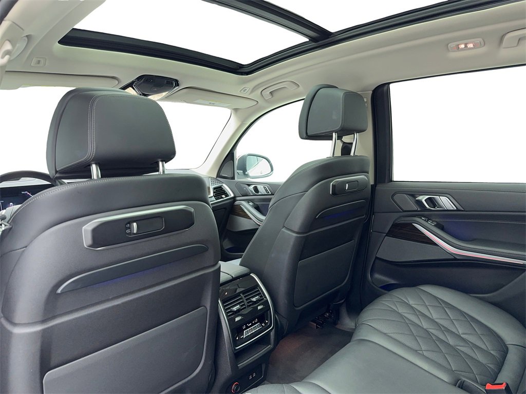 Used 2024 BMW X7 xDrive40i image 44