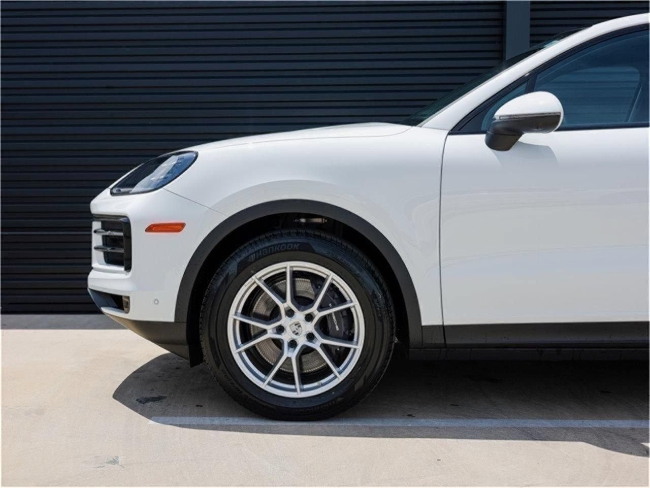 Certified 2025 Porsche Cayenne Coupe AWD/4WD image 11