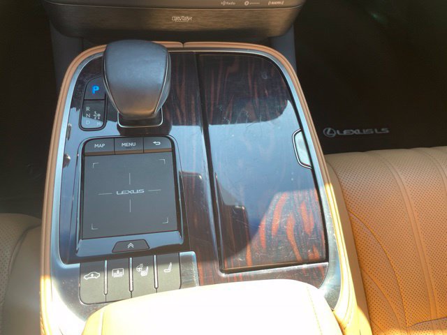 Used 2022 Lexus LS 500 w/ Interior Upgrade Package RWD image 21