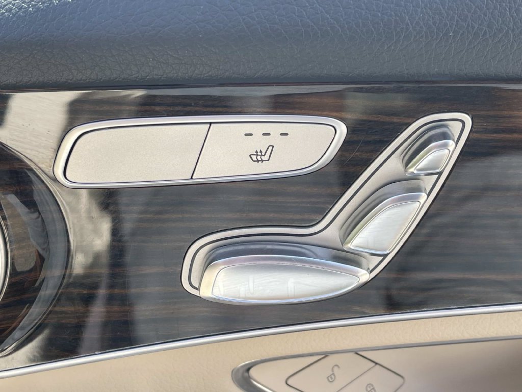 Used 2020 Mercedes-Benz GLC 300 image 26