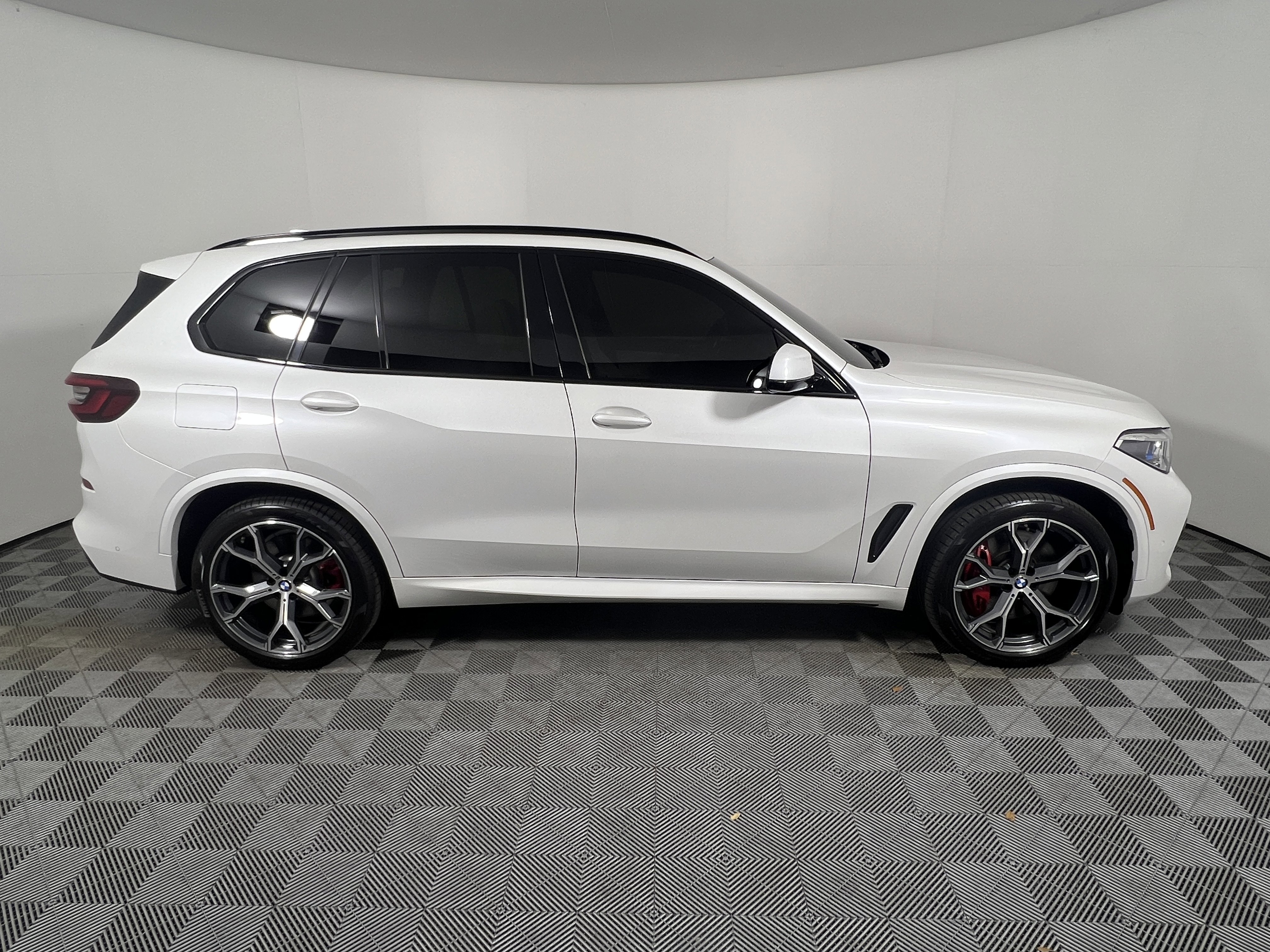 Used 2021 BMW X5 M50i w/ Executive Package AWD/4WD image 6