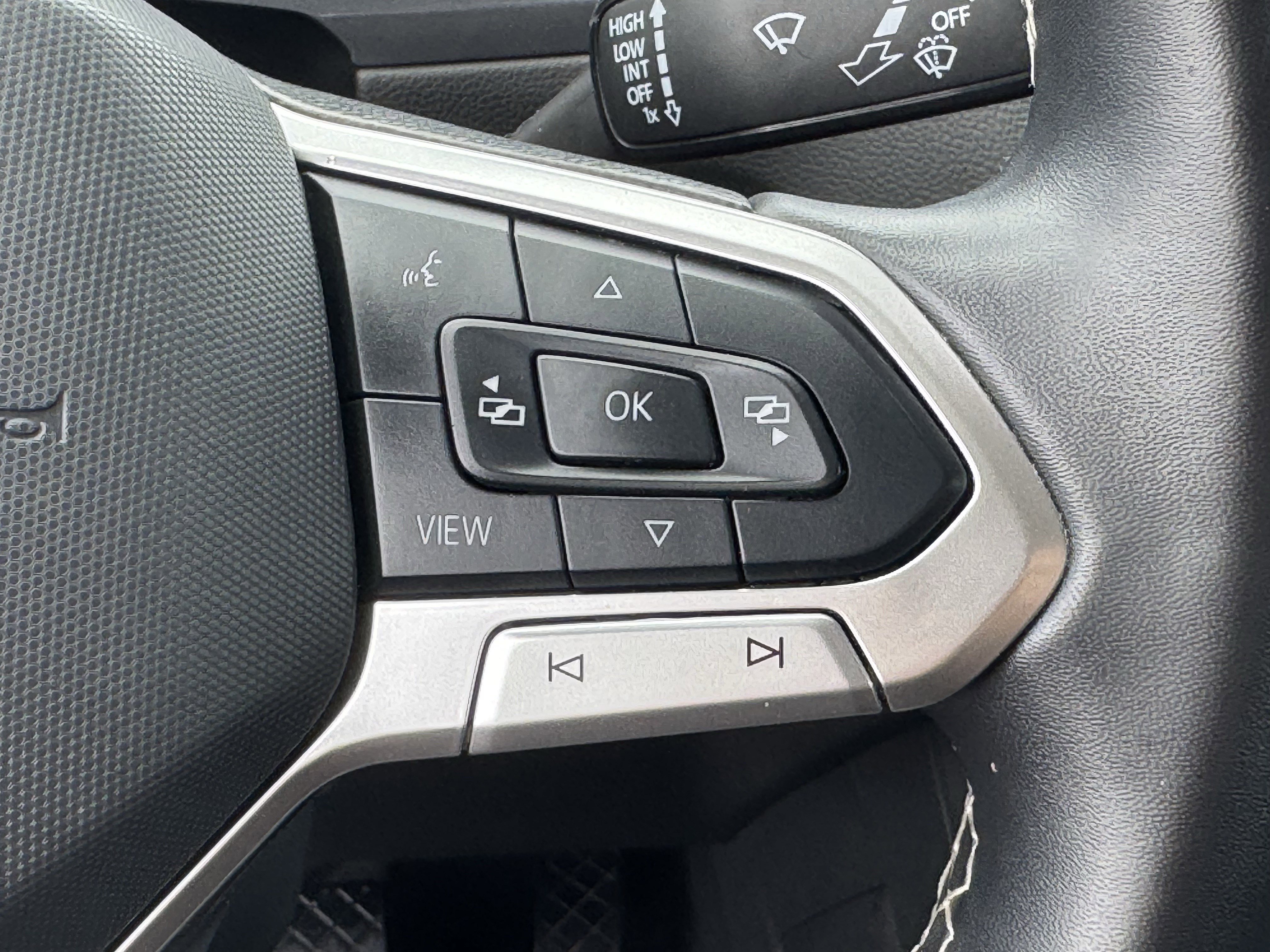 Used 2024 Volkswagen Tiguan SE FWD image 23