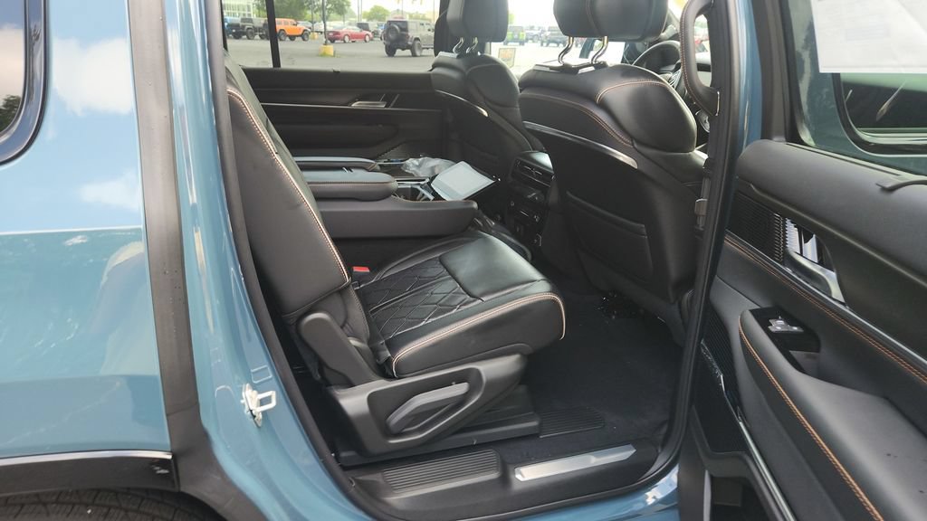 New 2026 Jeep Grand Wagoneer Summit AWD/4WD image 13