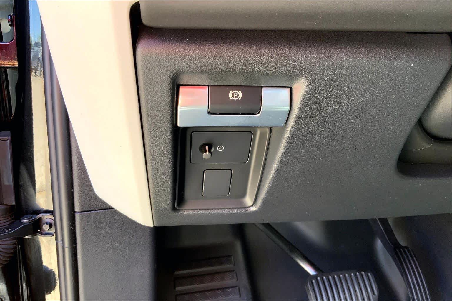Used 2024 Land Rover Defender 110 S AWD/4WD image 31