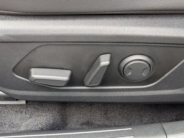 Used 2025 Hyundai Elantra Limited FWD image 13