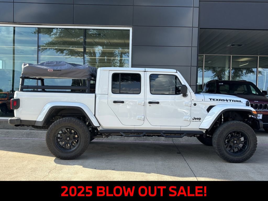 New 2025 Jeep Gladiator Sport image 2