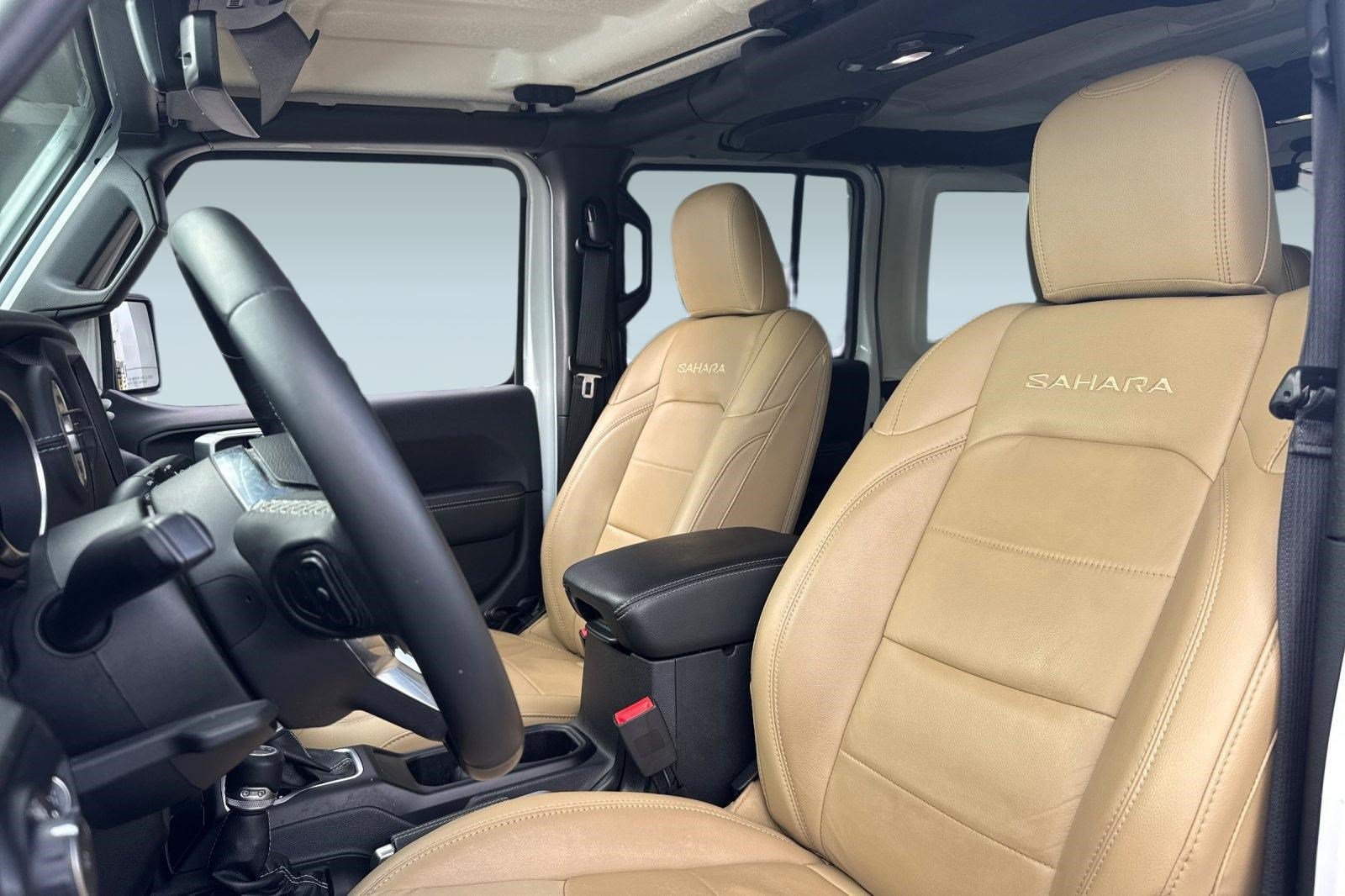 Used 2018 Jeep Wrangler Unlimited Sahara AWD/4WD image 5