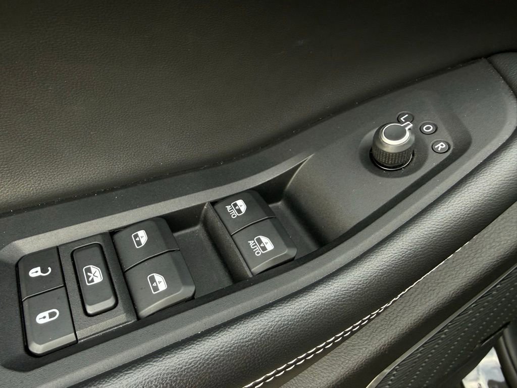 Used 2022 Jeep Grand Cherokee L Limited w/ Black Appearance Package image 21