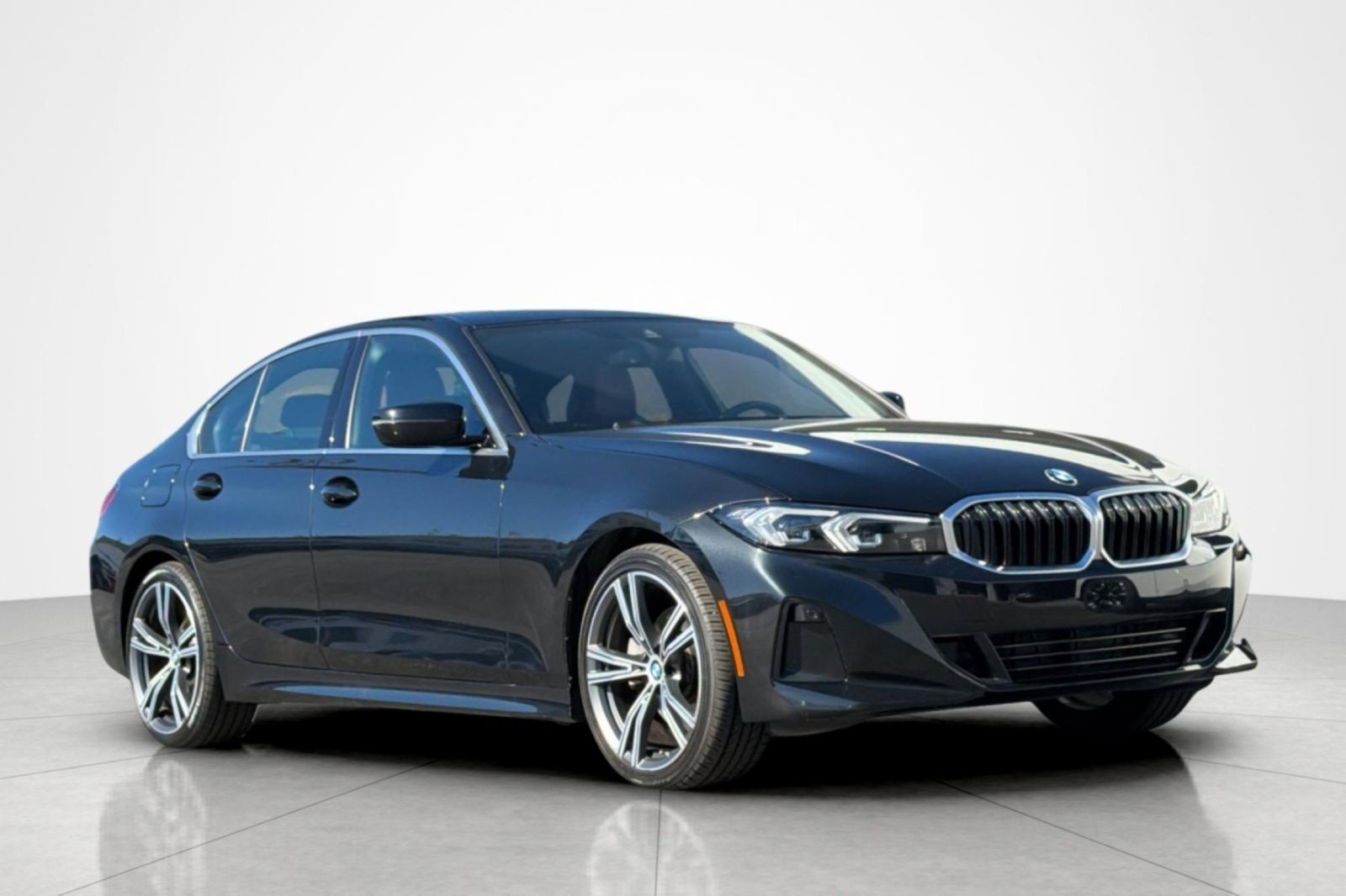 Used 2024 BMW 330i Sedan w/ Premium Package RWD image 7