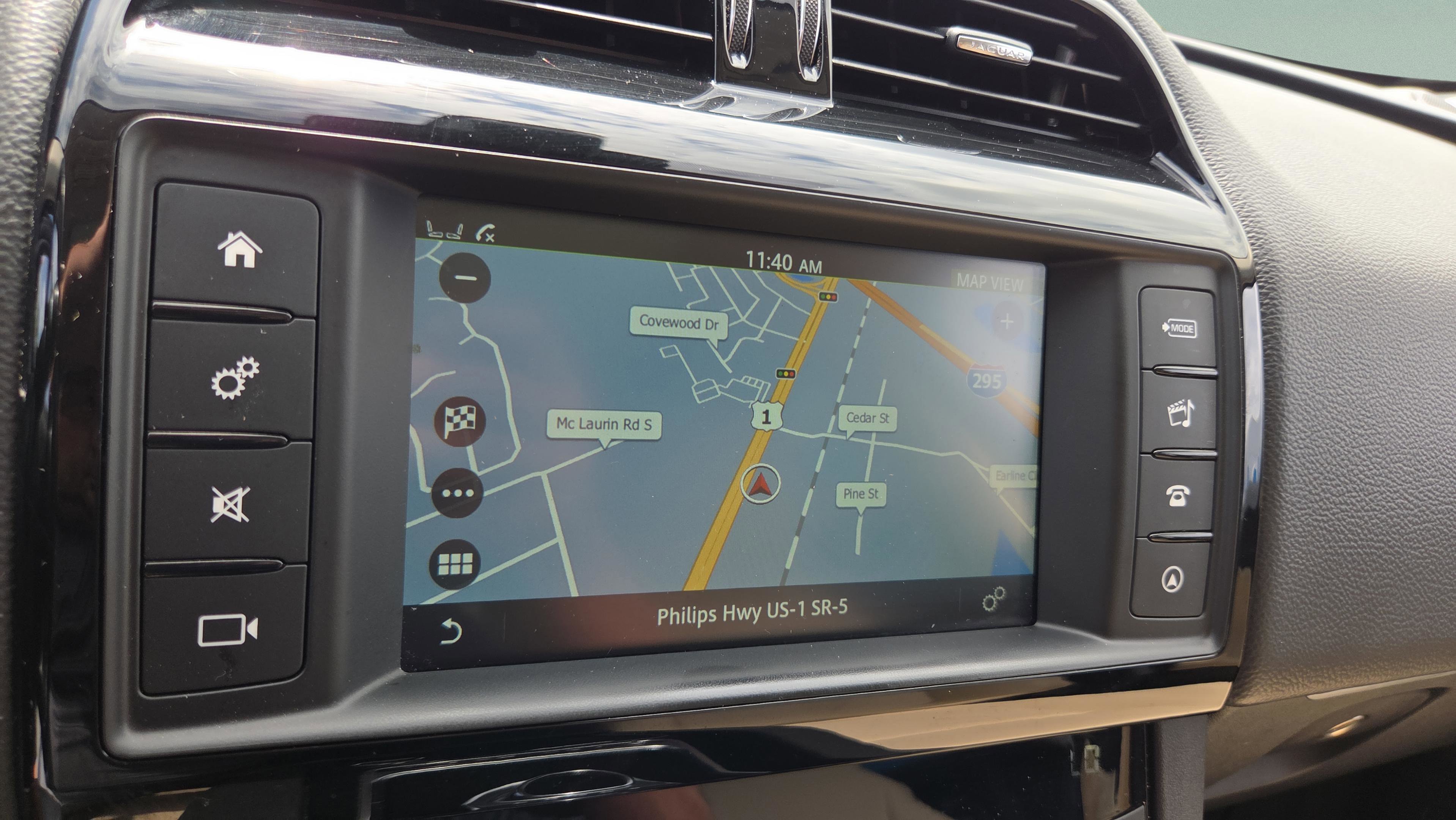 Used 2018 Jaguar F-PACE Premium AWD/4WD image 18