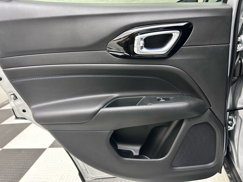 New 2026 Jeep Compass Latitude image 13