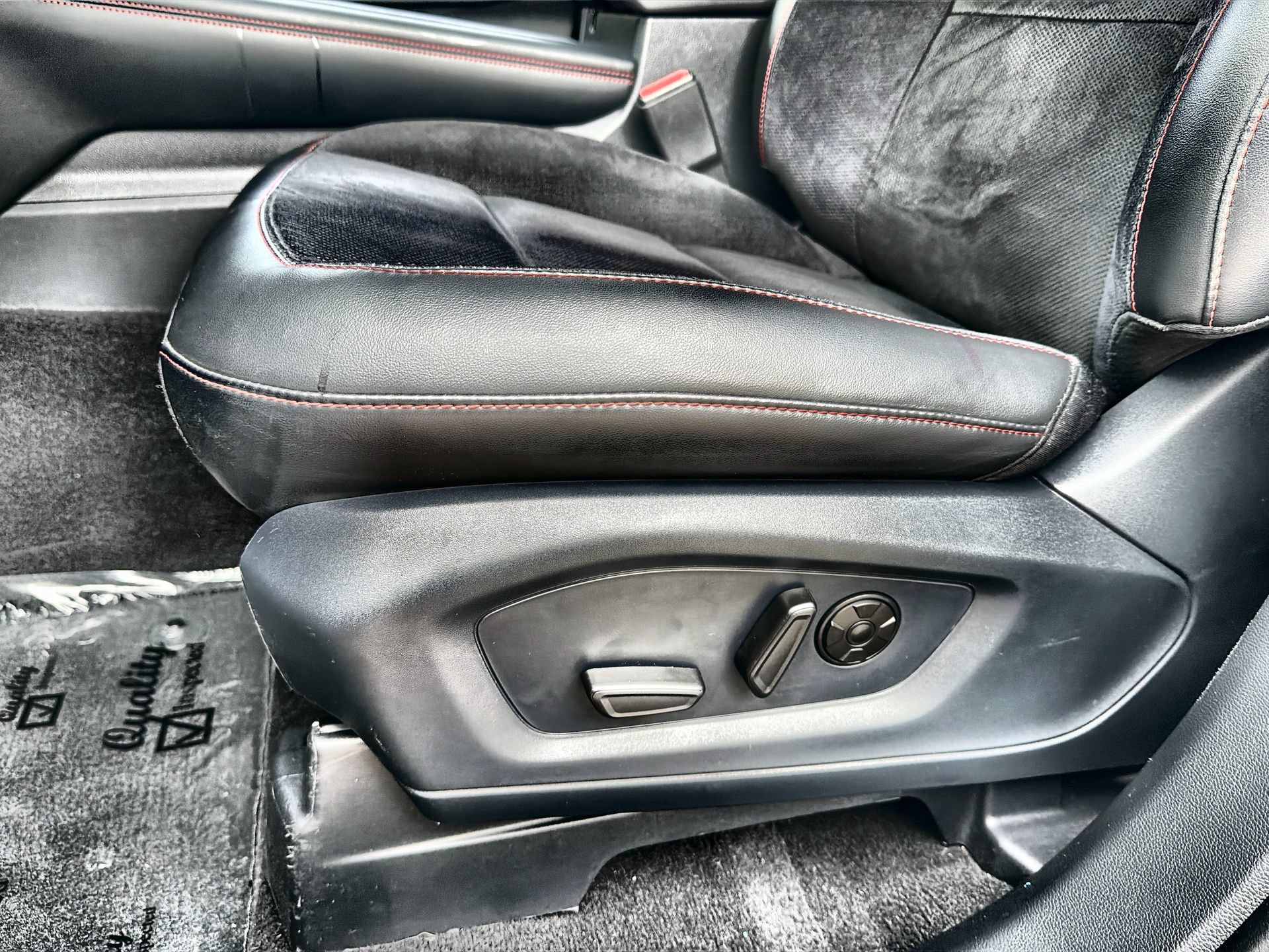 Used 2025 Ford Explorer ST AWD/4WD image 12