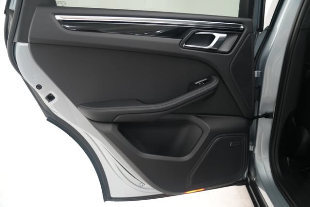 Certified 2026 Porsche Macan AWD/4WD image 36