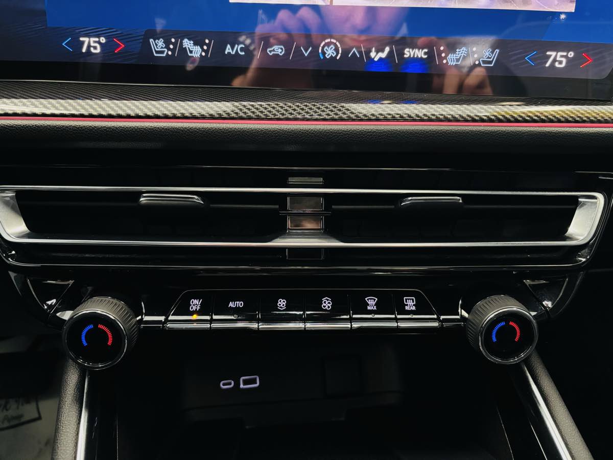 Used 2026 Chevrolet Traverse High Country FWD image 59