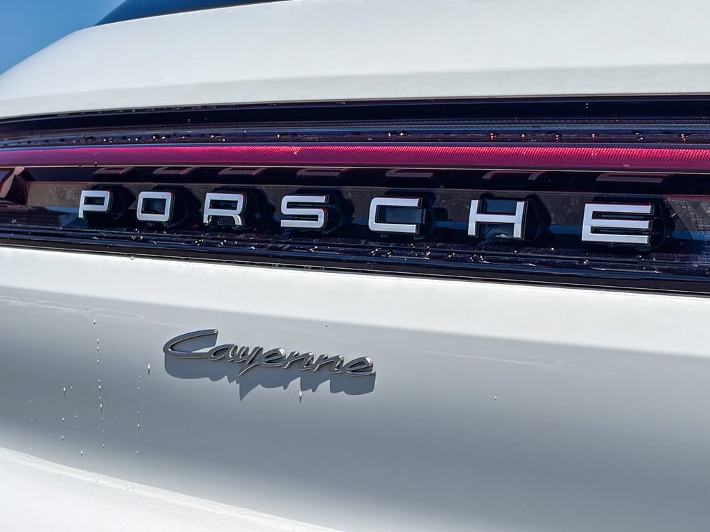 Used 2024 Porsche Cayenne AWD/4WD image 9