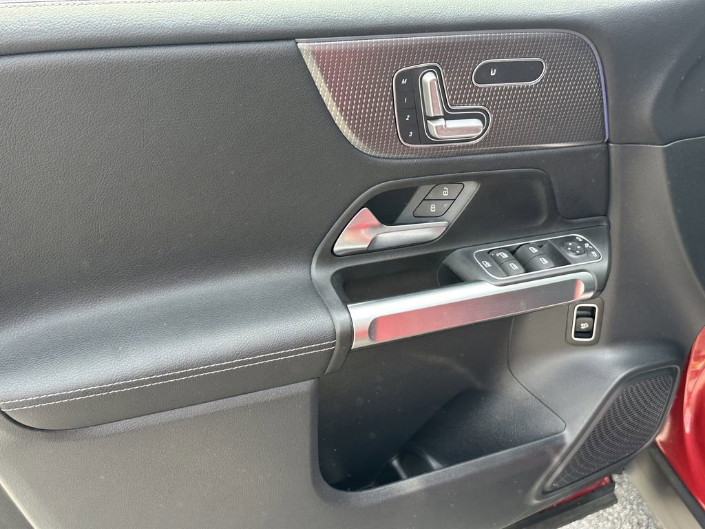 Certified 2022 Mercedes-Benz GLB 250 4MATIC image 11