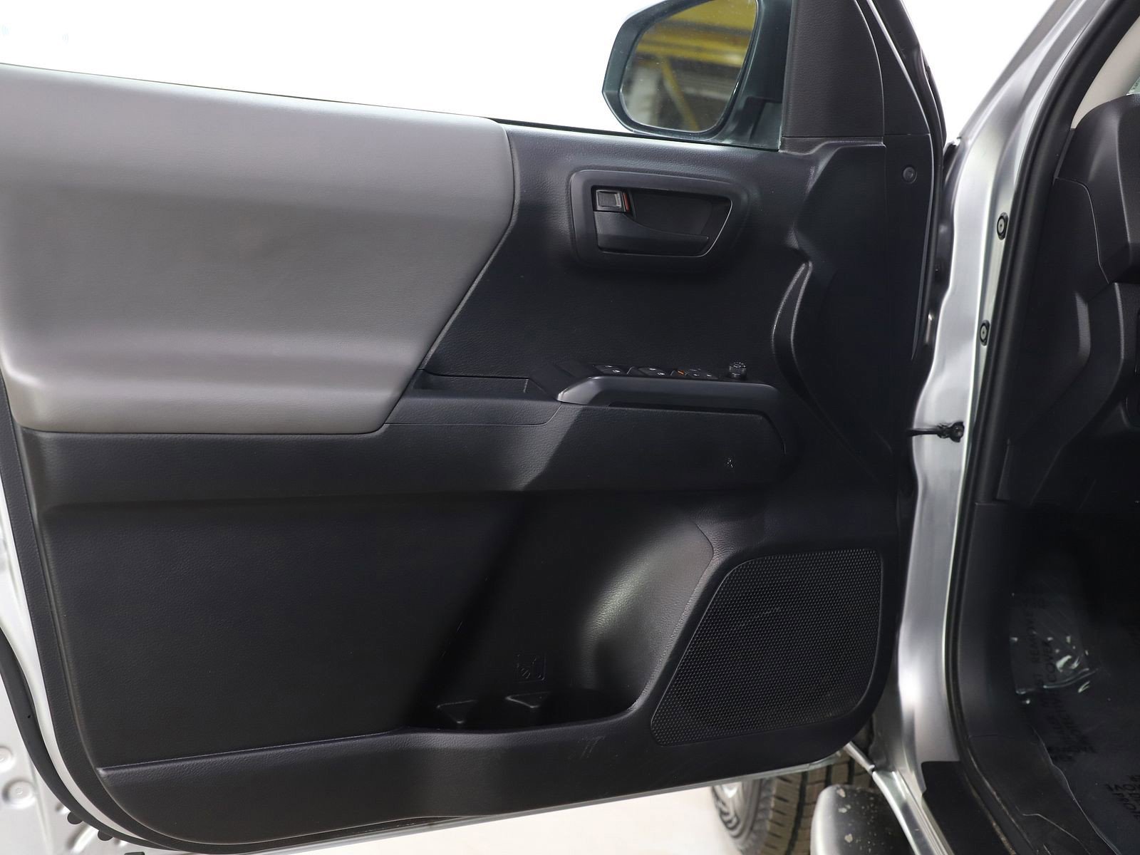 Used 2022 Toyota Tacoma SR image 18