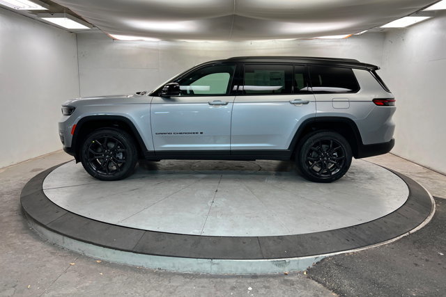 New 2025 Jeep Grand Cherokee L Limited w/ Trailer Tow Package image 2