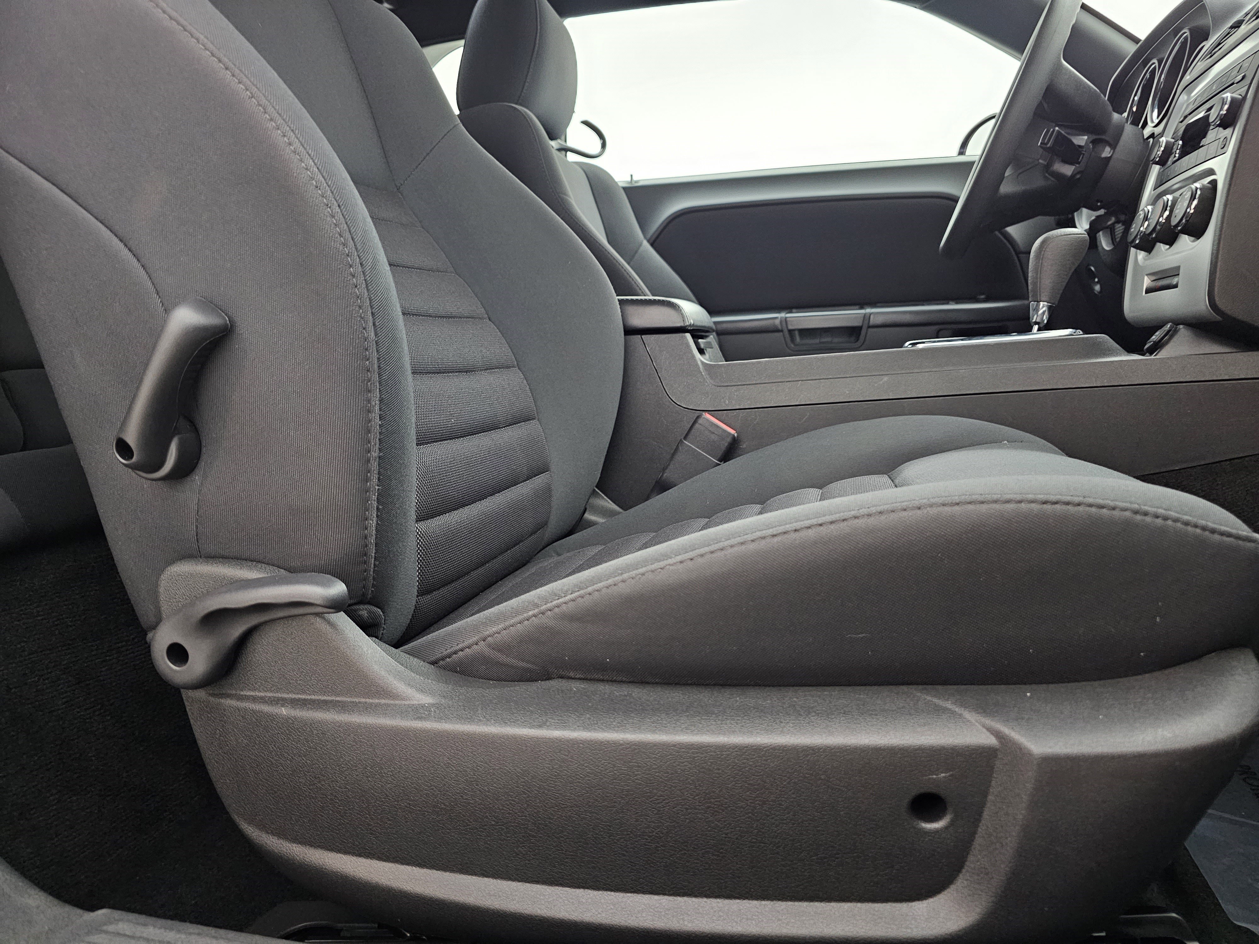 Used 2010 Dodge Challenger SE image 21