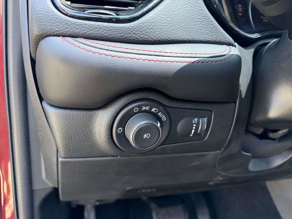 Used 2022 Dodge Durango R/T w/ Blacktop Package AWD/4WD image 27