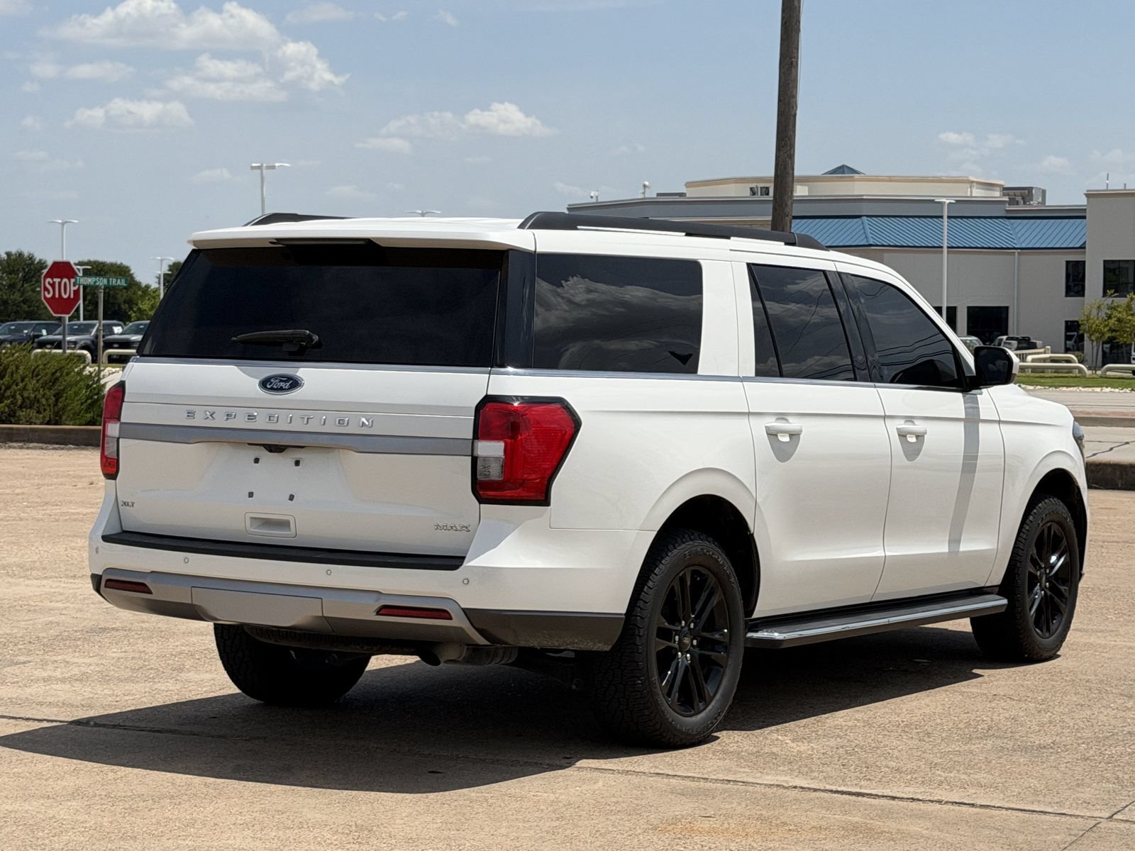 Used 2022 Ford Expedition Max XLT RWD image 4