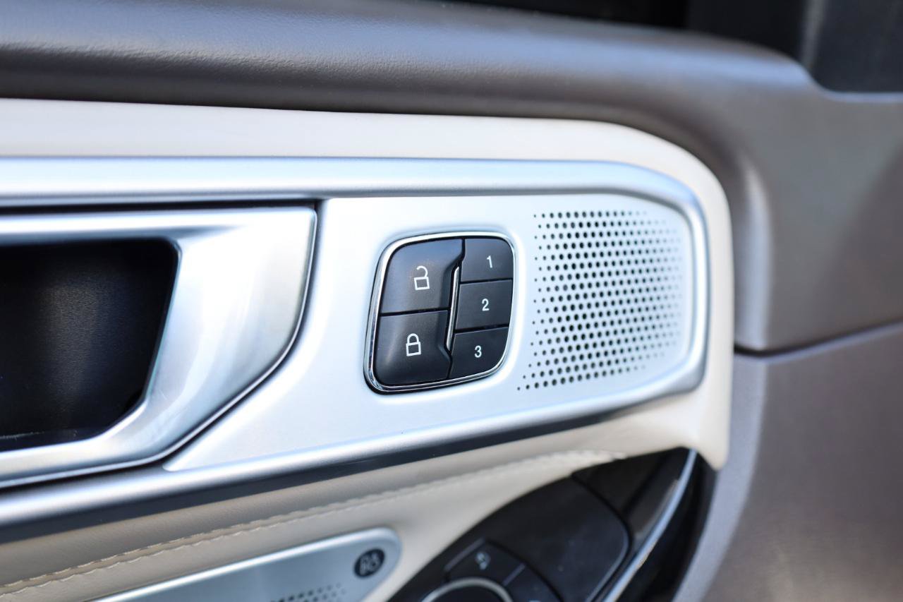 Used 2021 Ford Explorer Platinum AWD/4WD image 5