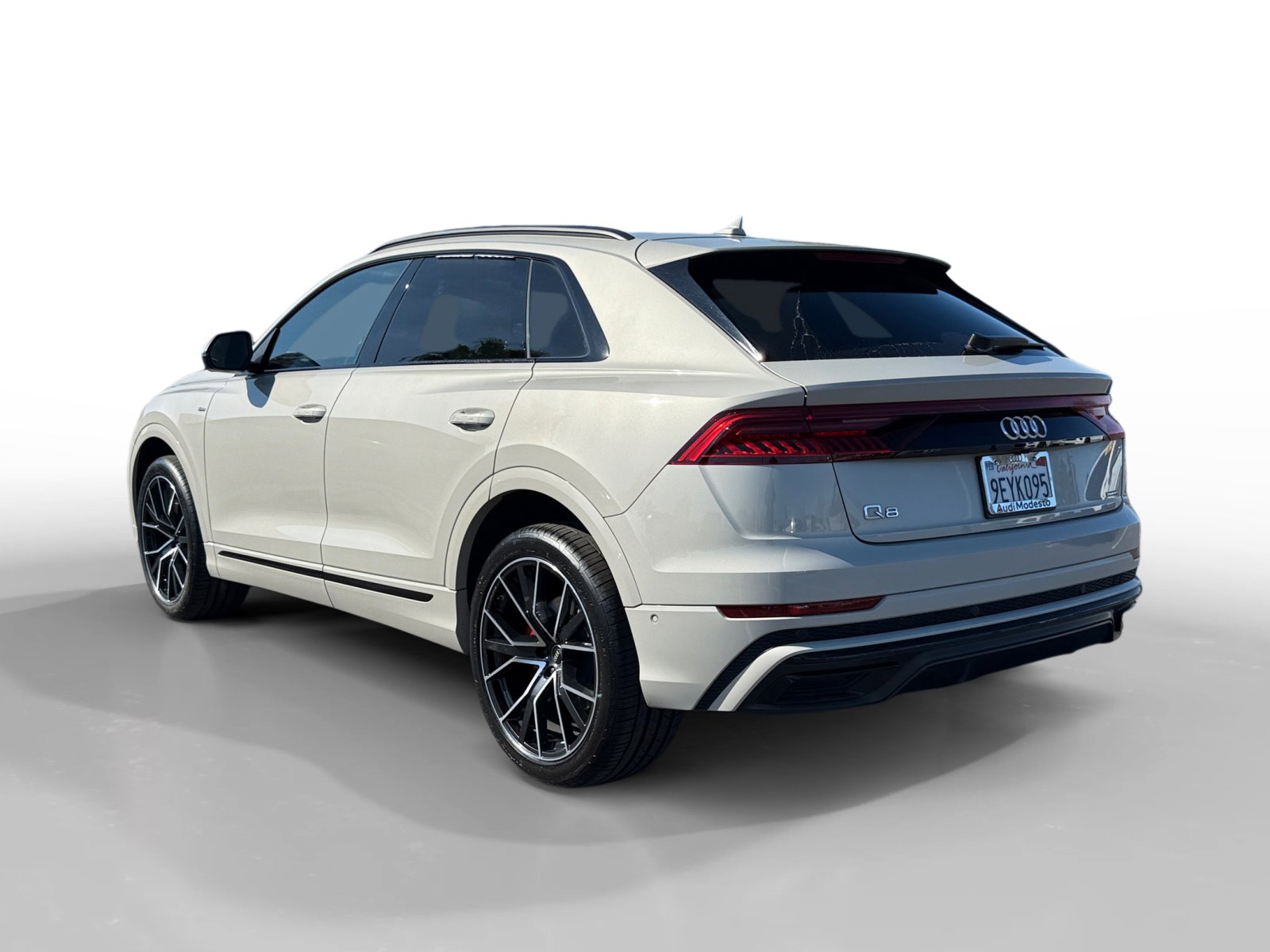 Used 2023 Audi Q8 Premium Plus w/ Premium Plus Package image 3