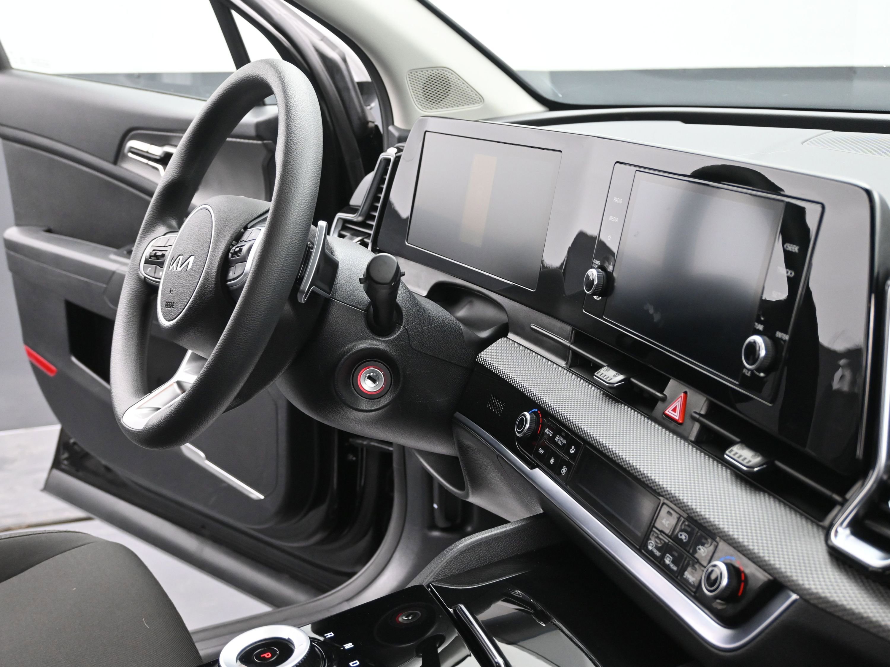 Used 2025 Kia Sportage LX image 10