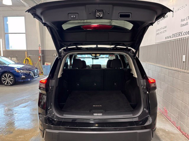 Used 2024 Nissan Rogue SV AWD/4WD image 13