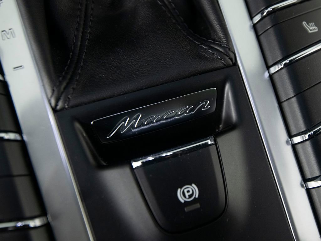 Certified 2020 Porsche Macan AWD/4WD image 28