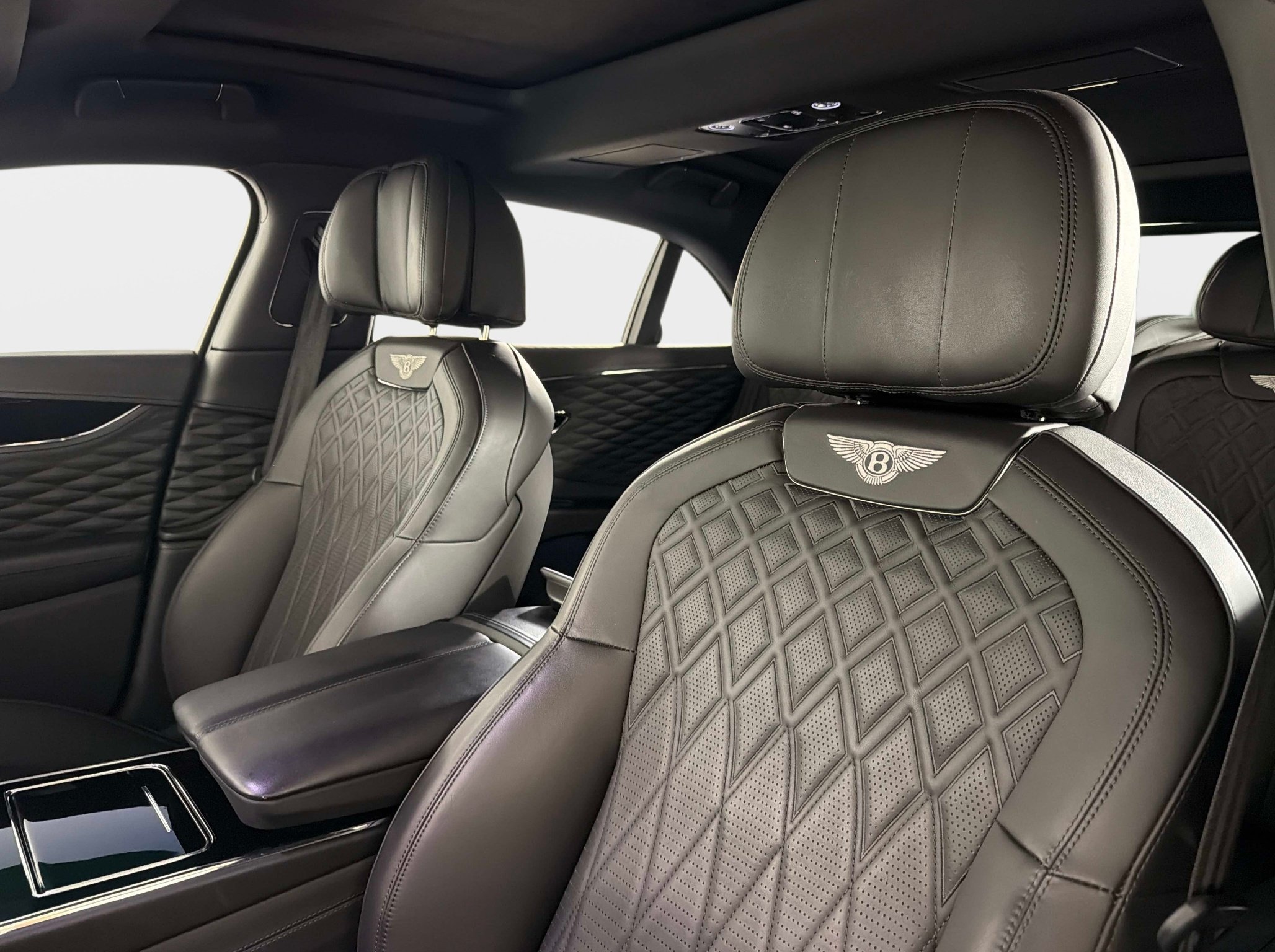 Used 2022 Bentley Flying Spur Plug-In Hybrid AWD/4WD image 38