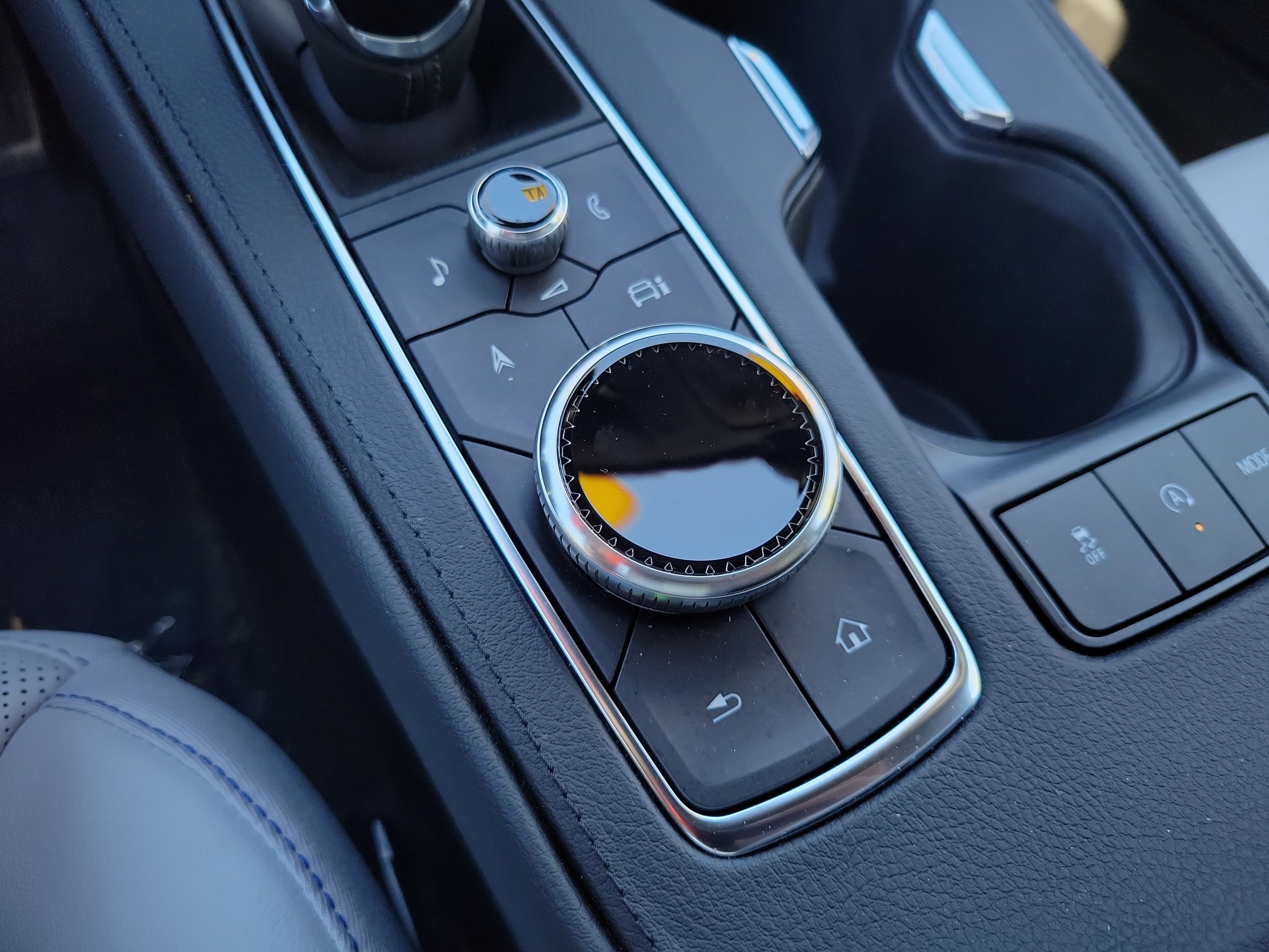 Used 2025 Cadillac XT4 Sport image 29