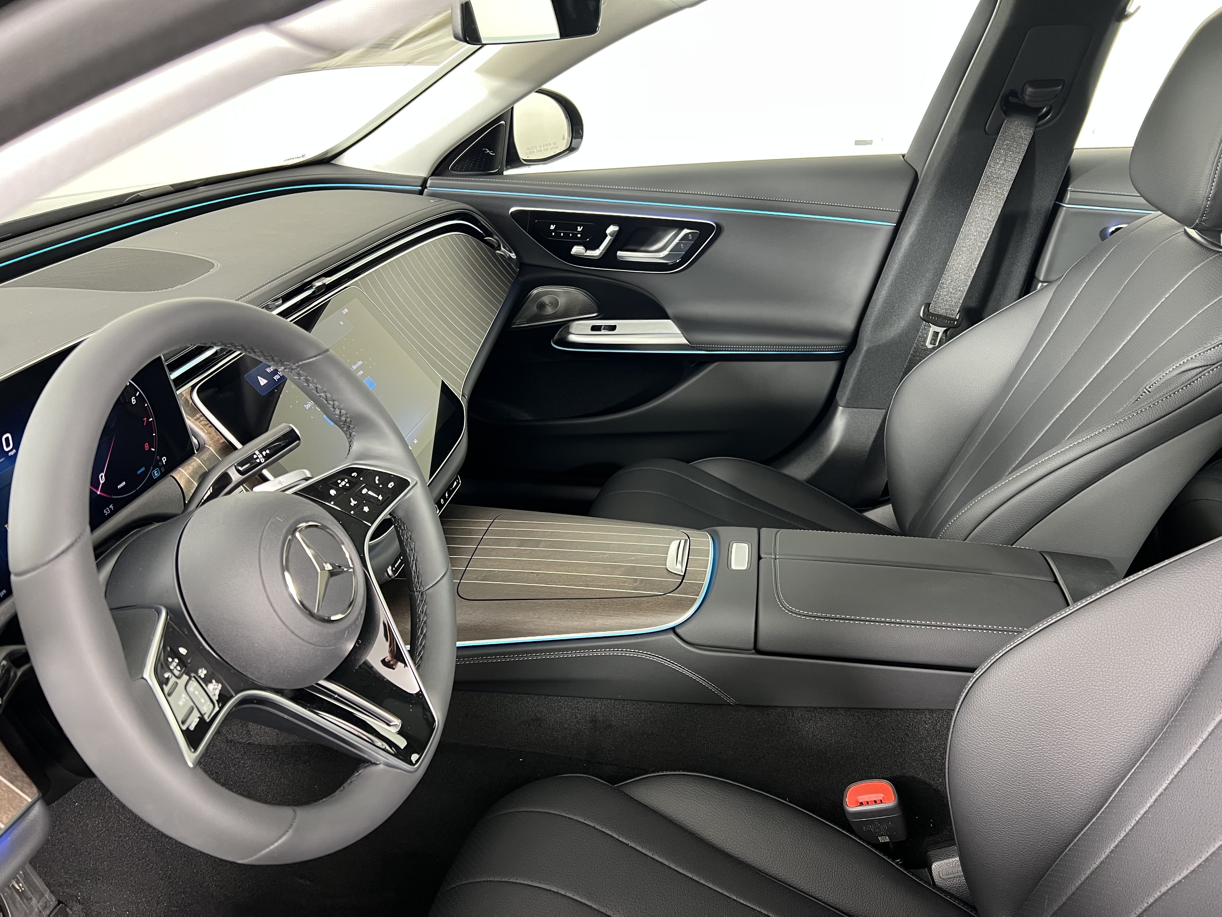 New 2026 Mercedes-Benz E 350 4MATIC Sedan image 4