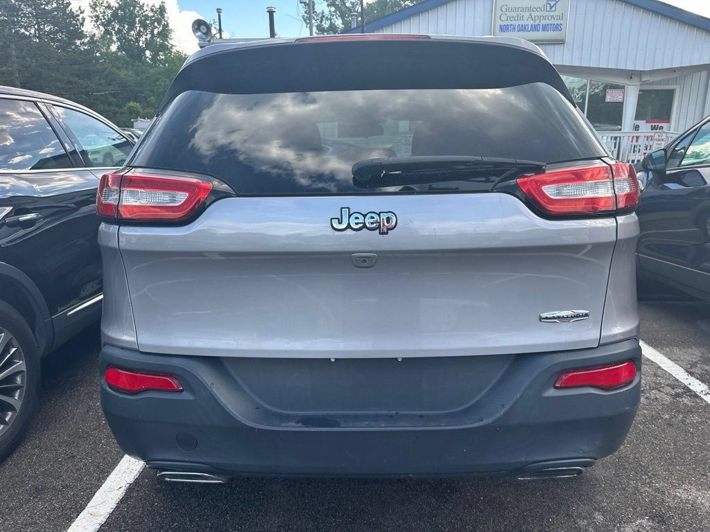 Used 2017 Jeep Cherokee Latitude FWD image 5