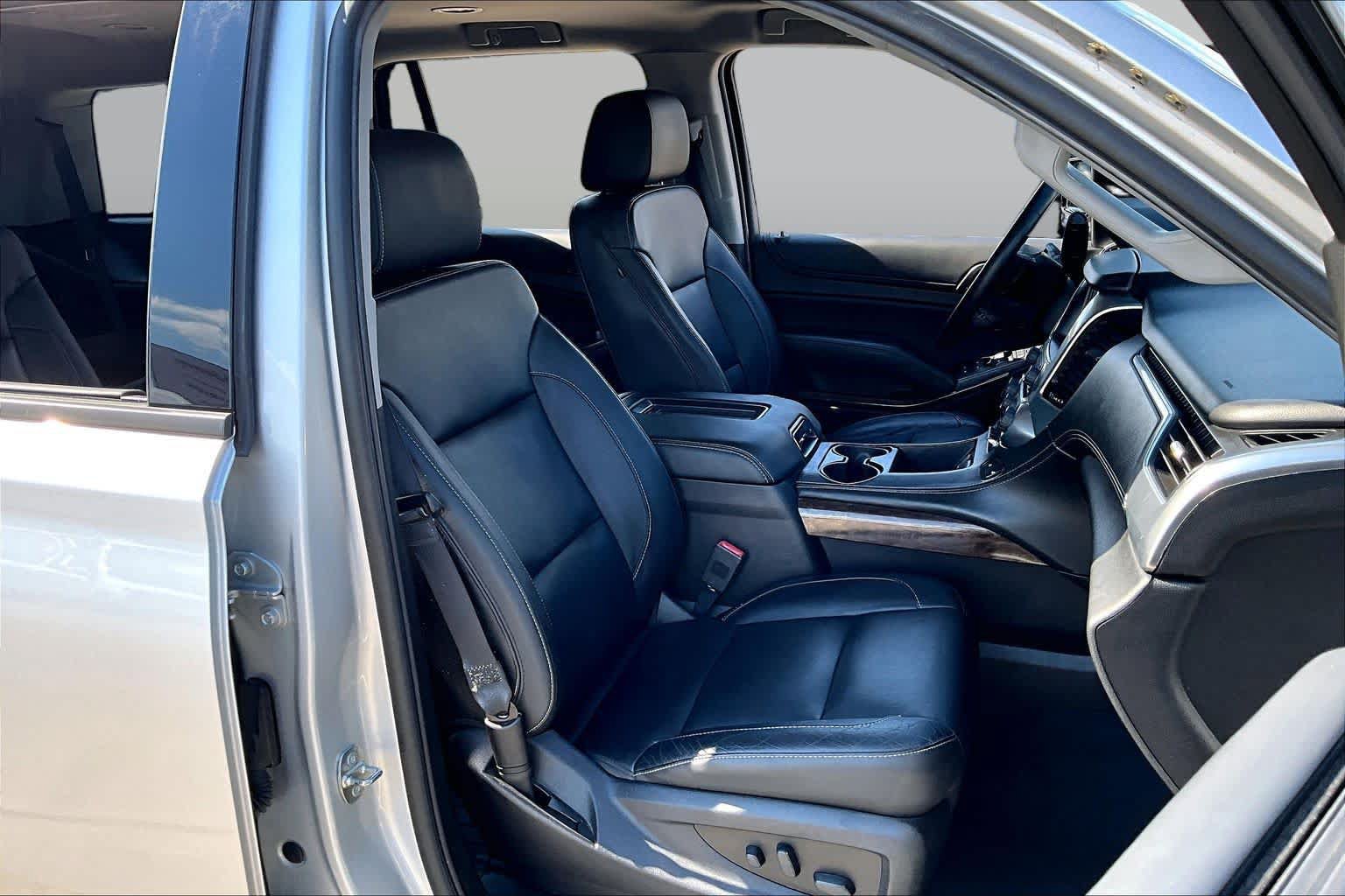 Used 2019 Chevrolet Tahoe LT w/ RST Edition AWD/4WD image 9