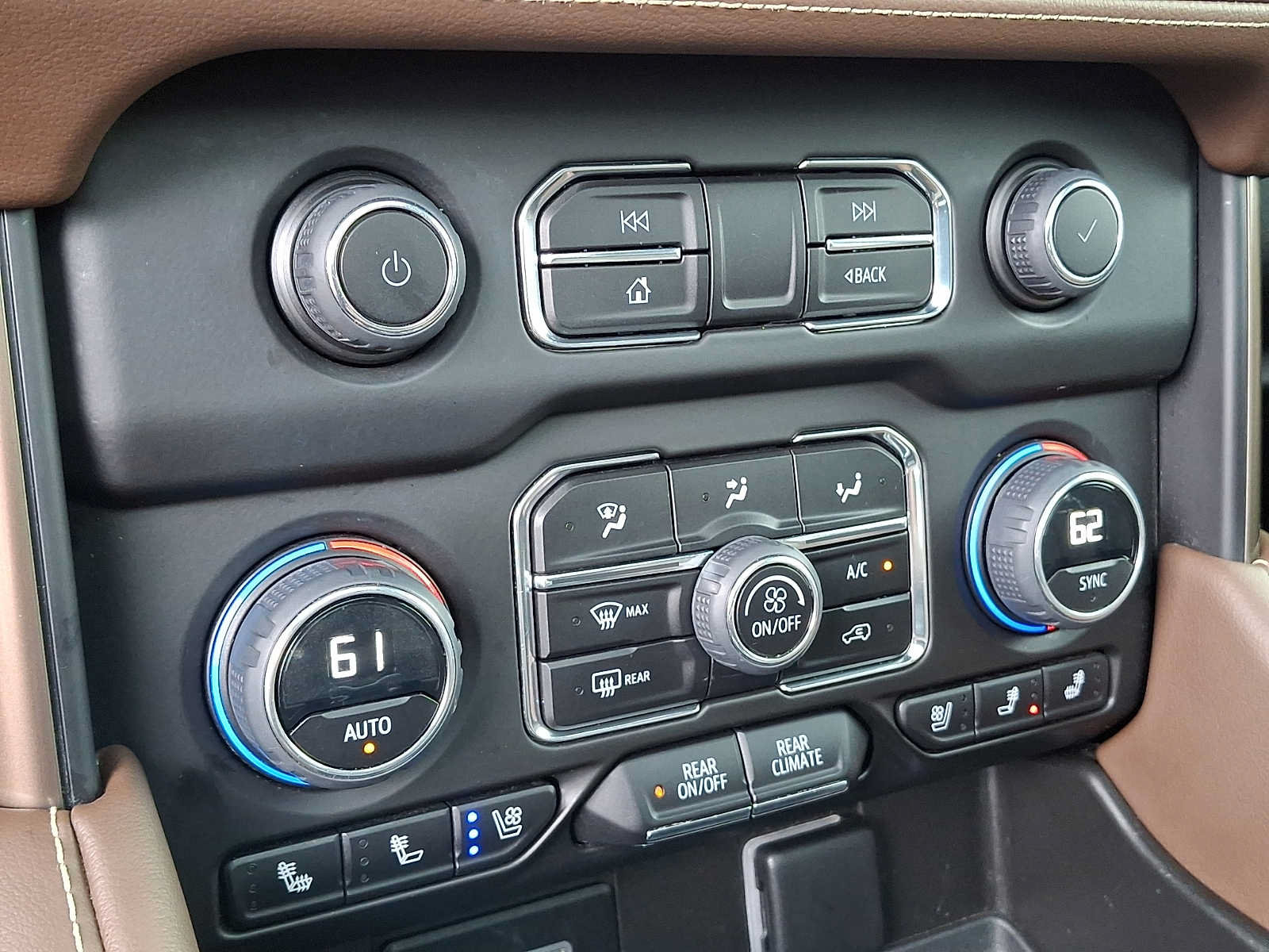 Used 2023 Chevrolet Suburban High Country w/ LPO, Illumination Package AWD/4WD image 17
