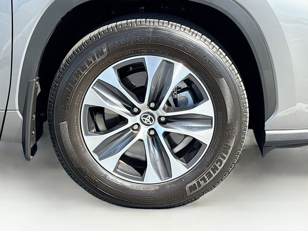 Certified 2025 Toyota Highlander XLE image 33