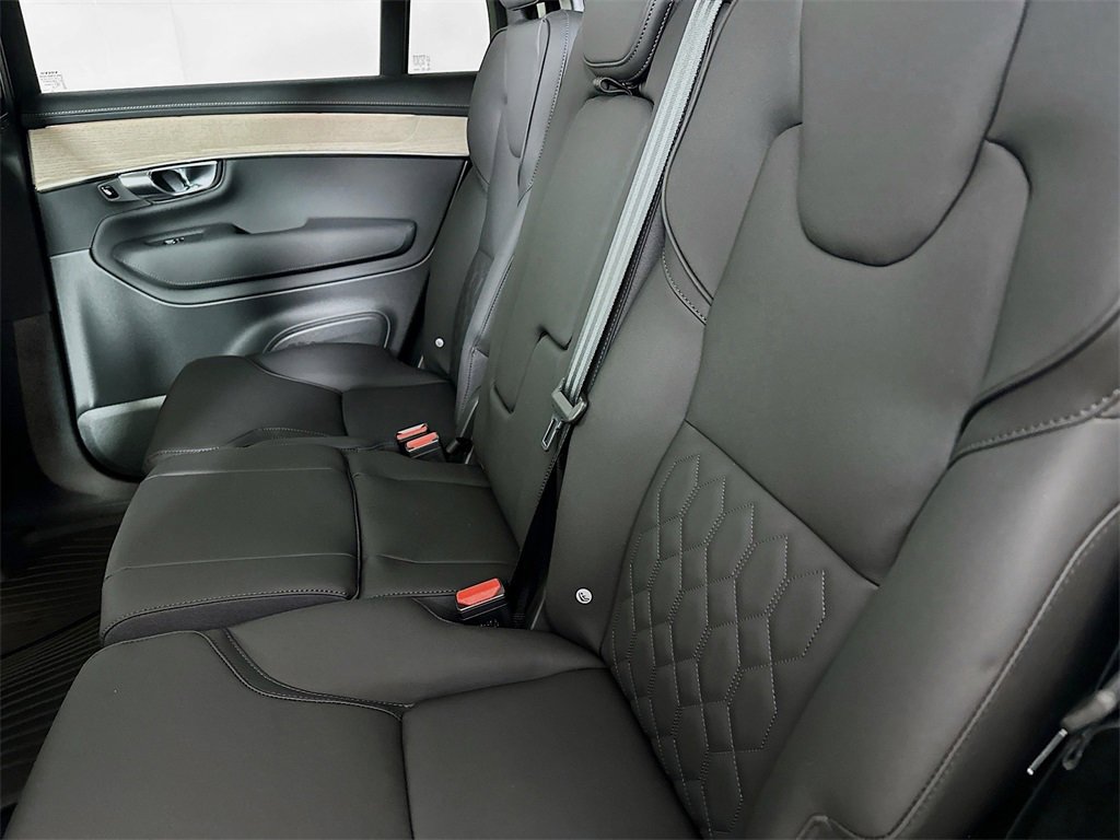 Used 2025 Volvo XC90 B5 Plus w/ Protection Package Premier image 17