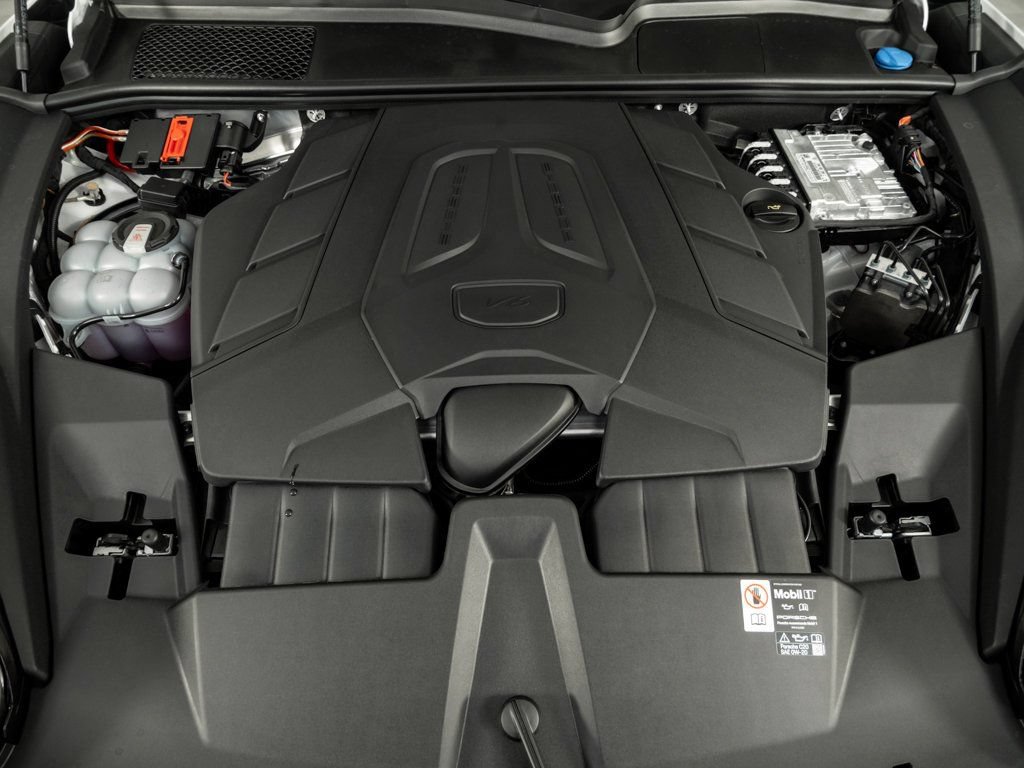 Certified 2026 Porsche Cayenne AWD/4WD image 36