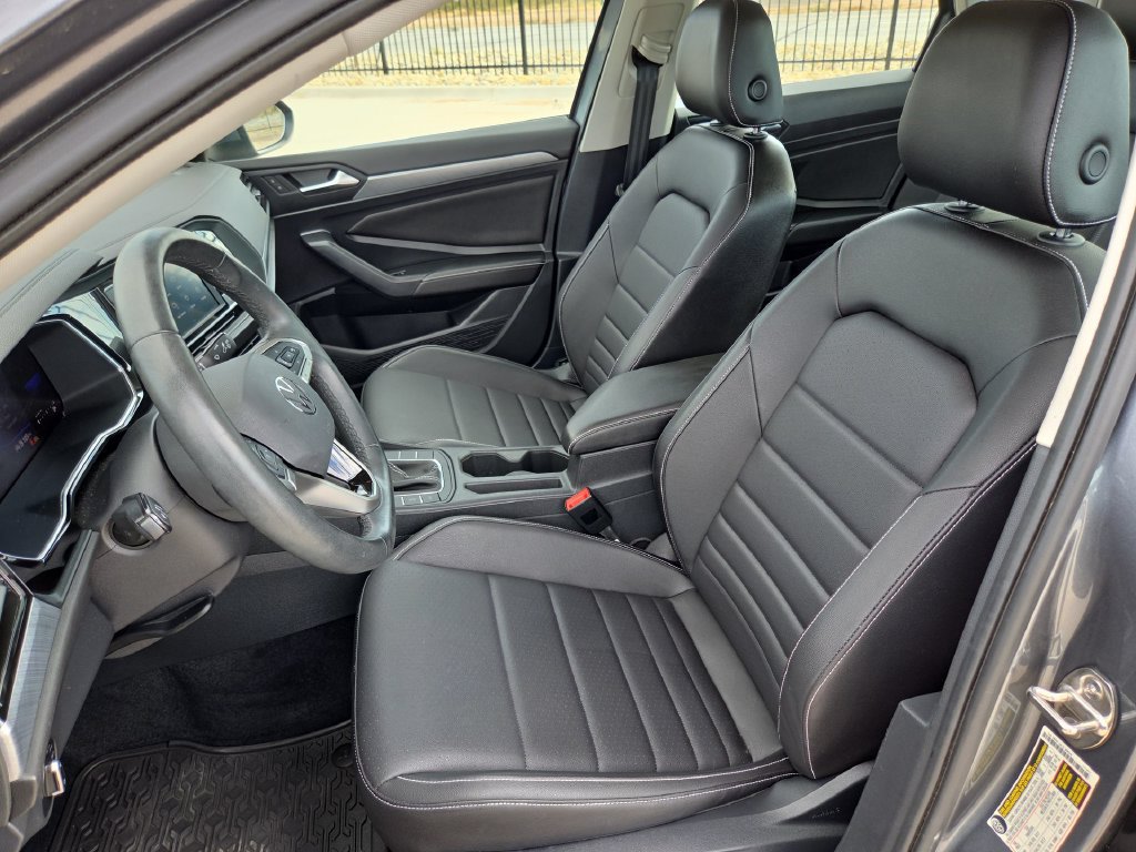Used 2022 Volkswagen Jetta SE FWD image 16