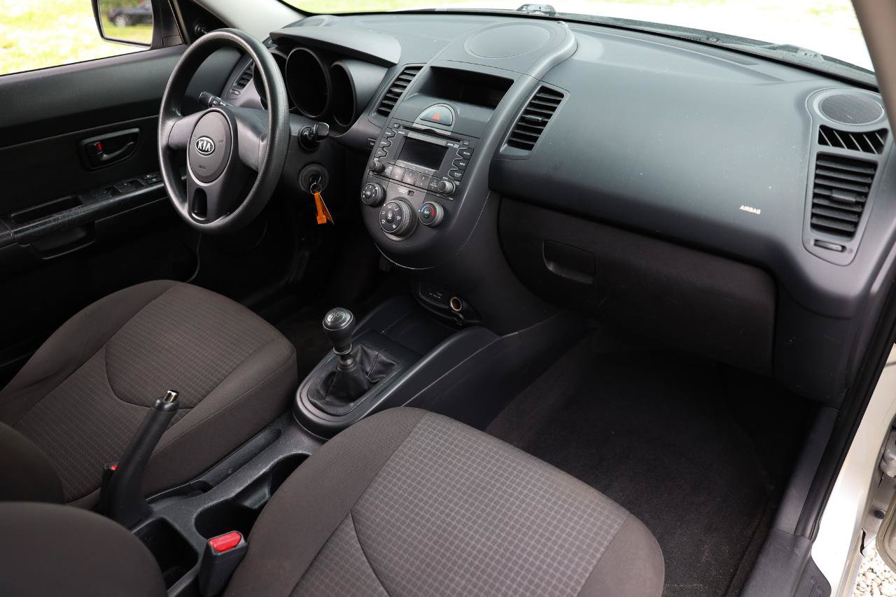Used 2010 Kia Soul FWD image 18