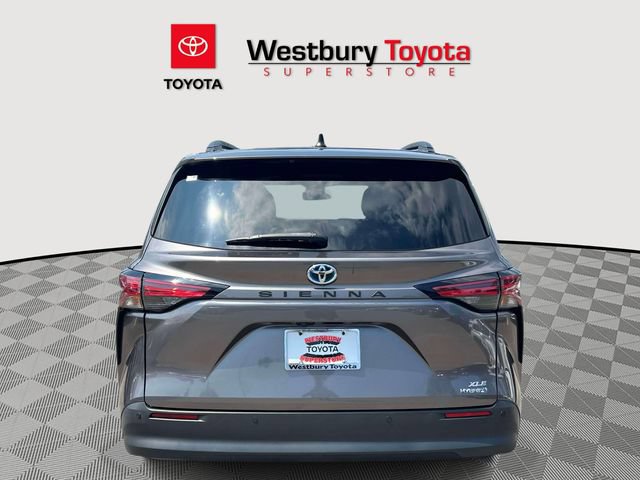 Certified 2022 Toyota Sienna XLE FWD image 11