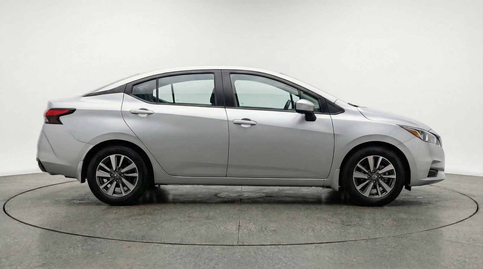 Used 2025 Nissan Versa SV image 11
