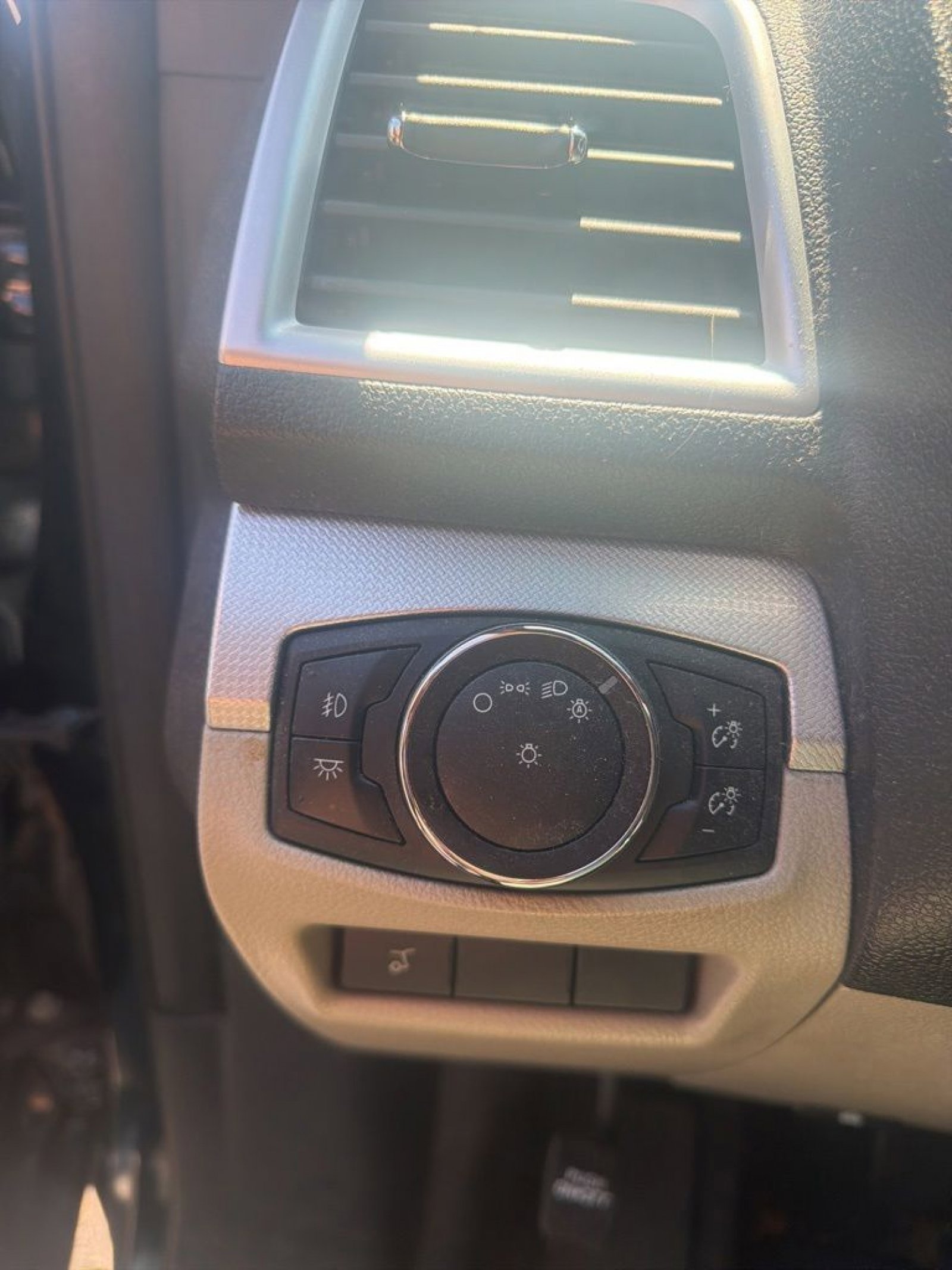 Used 2014 Ford Explorer XLT w/ Equipment Group 202A FWD image 15