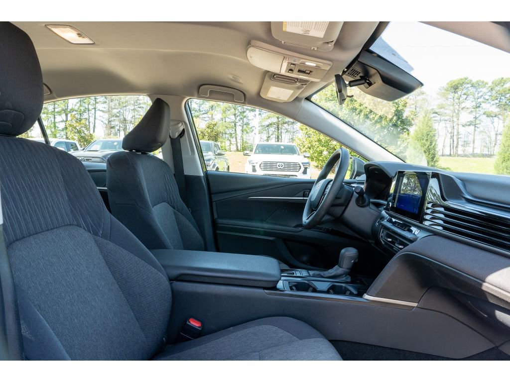 Used 2025 Toyota Camry LE image 17