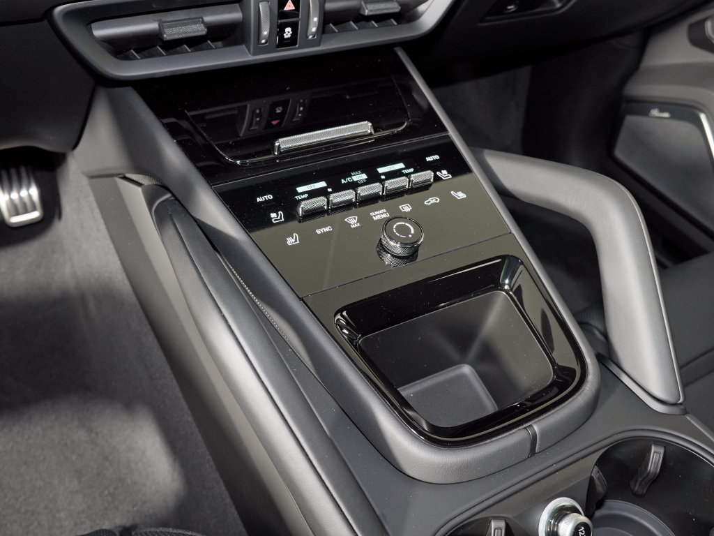 New 2026 Porsche Cayenne GTS AWD/4WD image 30