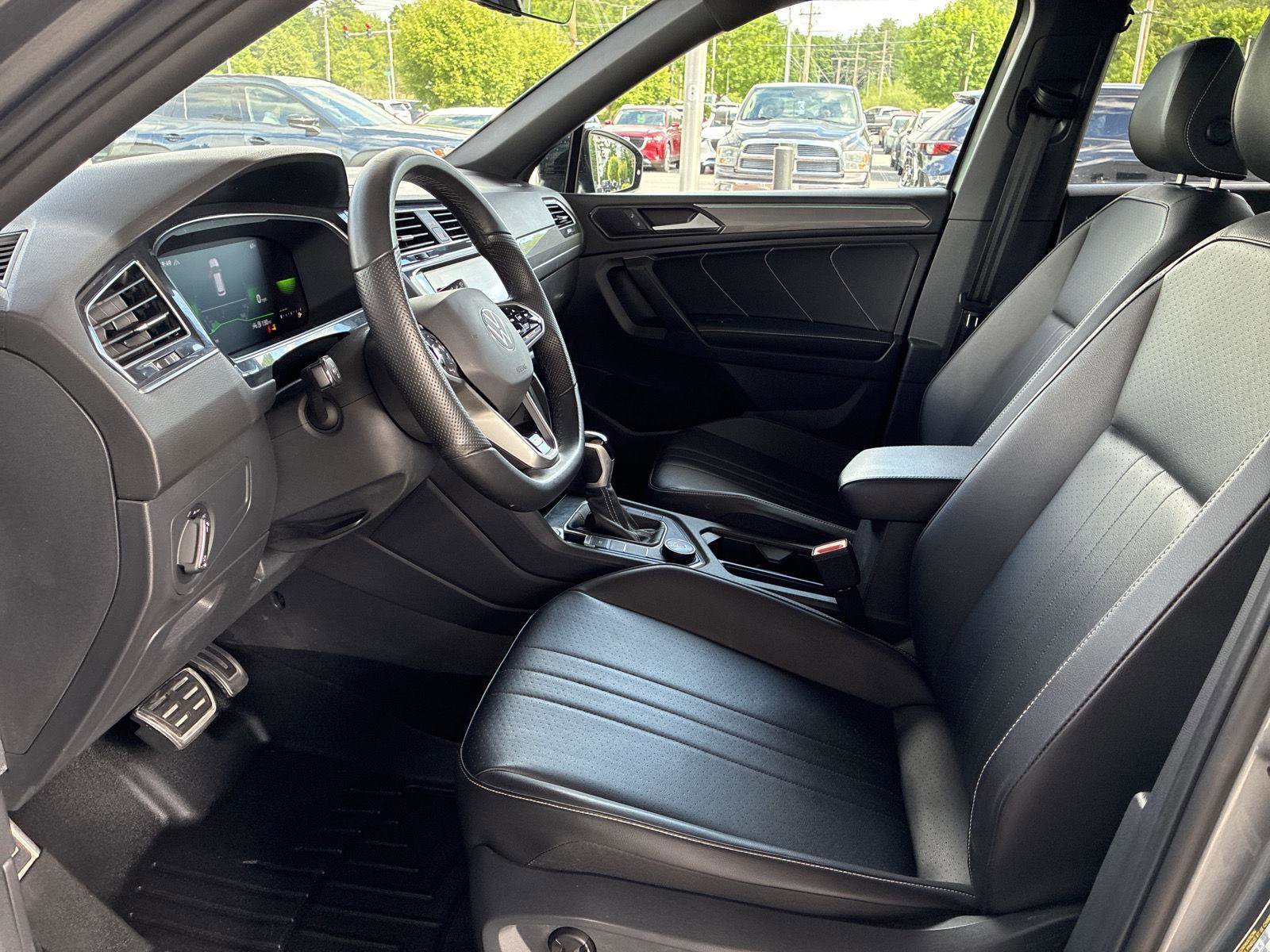 Used 2022 Volkswagen Tiguan SE R-Line AWD/4WD image 10