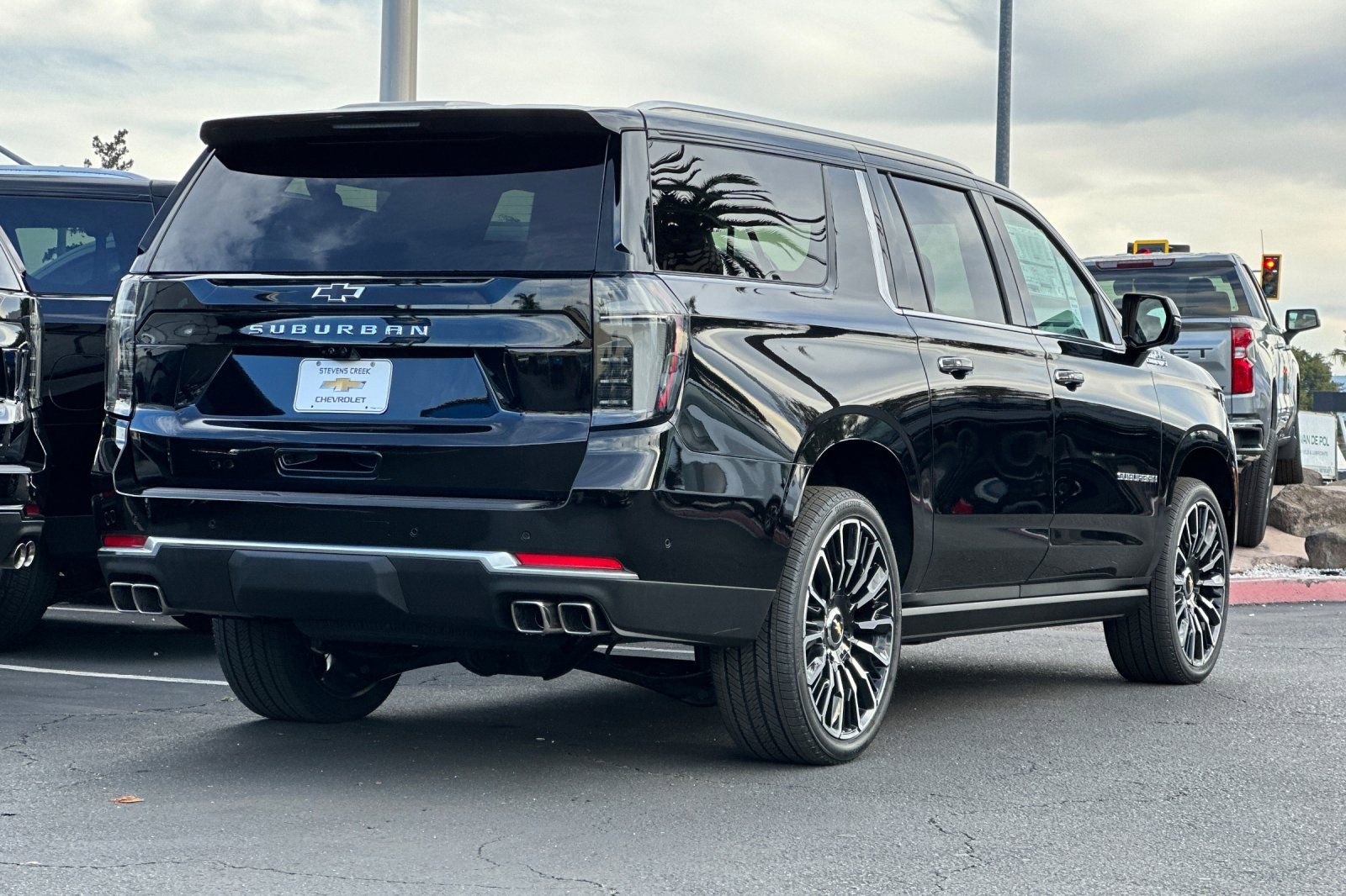 New 2026 Chevrolet Suburban High Country w/ LPO, Illumination Package image 4