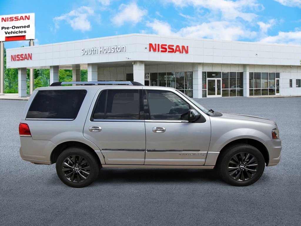 Used 2015 Lincoln Navigator 2WD image 5