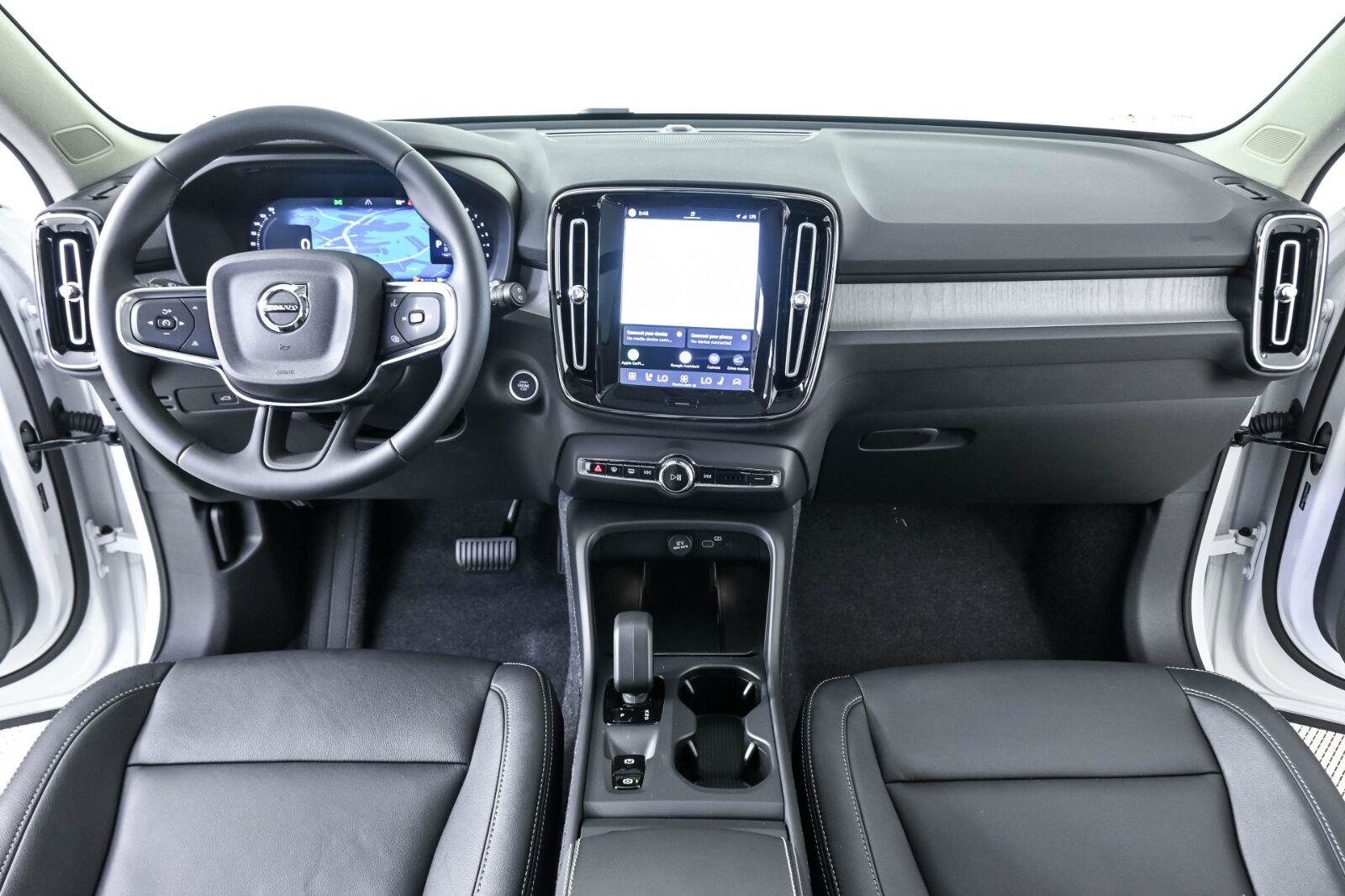 New 2026 Volvo XC40 B5 Core w/ Protection Package Premier AWD/4WD image 17